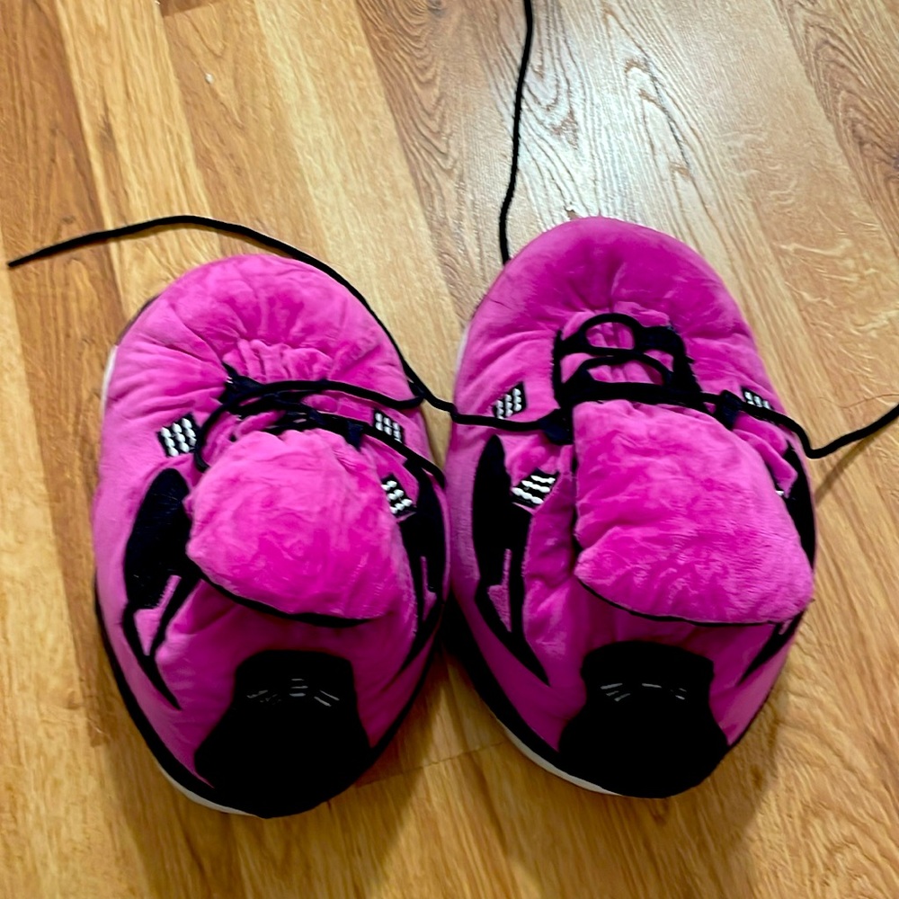 Nike Jordan Slippers size S/M, pink and black, comfortable,not worn/lightly used